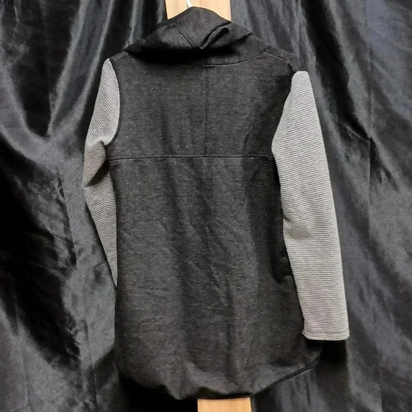 Studio One Black and Gray Cardigan - Picture 6 of 8